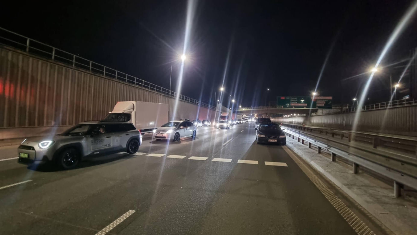 Pożar auta w tunelu na S2! Kierowcy utknęli w gigantycznym korku