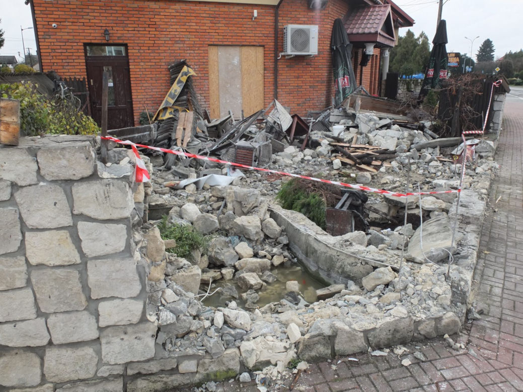 Uratowała tylko czarnego kotka