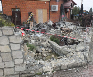 Uratowała tylko czarnego kotka