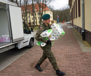 Żołnierze pomagają medykom ze szczecińskiego szpitala