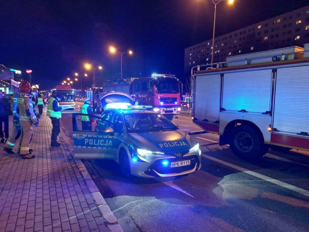 Gigantyczny karambol z udziałem 15 osób w Rzeszowie, Kobieta wjechała w przechodniów!