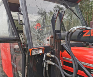Traktor wjechał w osobówkę. Rodzeństwo z gminy Włoszakowice trafiło do szpitala
