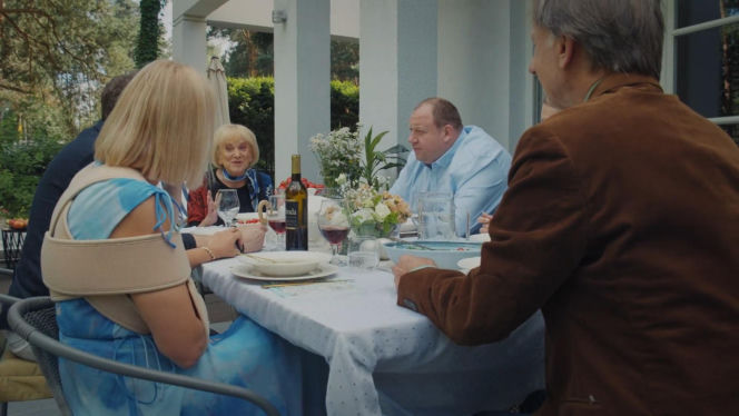M jak miłość, odcinek 1895. Dorota (Iwona Rejzner), Bartek (Arkadiusz Smoleński), Kisielowa (Małgorzata Rożniatowska), Robert Żak (Krzysztof Tyniec), Tadeusz (Bartłomiej Nowosielski)