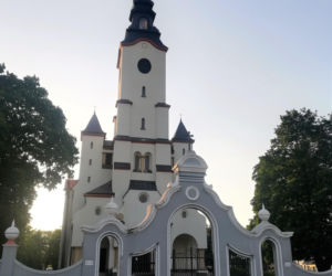 Dwukrotnie otrzymywało prawa miejskie. To jedno z najpiękniejszych miast w Łódzkiem