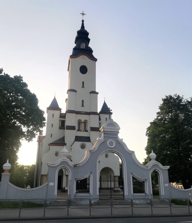 Dwukrotnie otrzymywało prawa miejskie. To jedno z najpiękniejszych miast w Łódzkiem