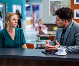 Szpital św. Anny, odcinek 109: dyrektor Strecker i Sabina spędzają wspólnie wieczór po rozmowie o przyszłości szpitala