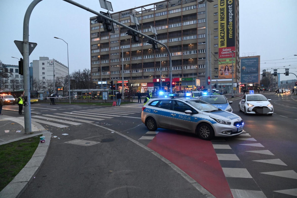 W Szczecinie kierowca rozpędzonym samochodem wpadł w pieszych