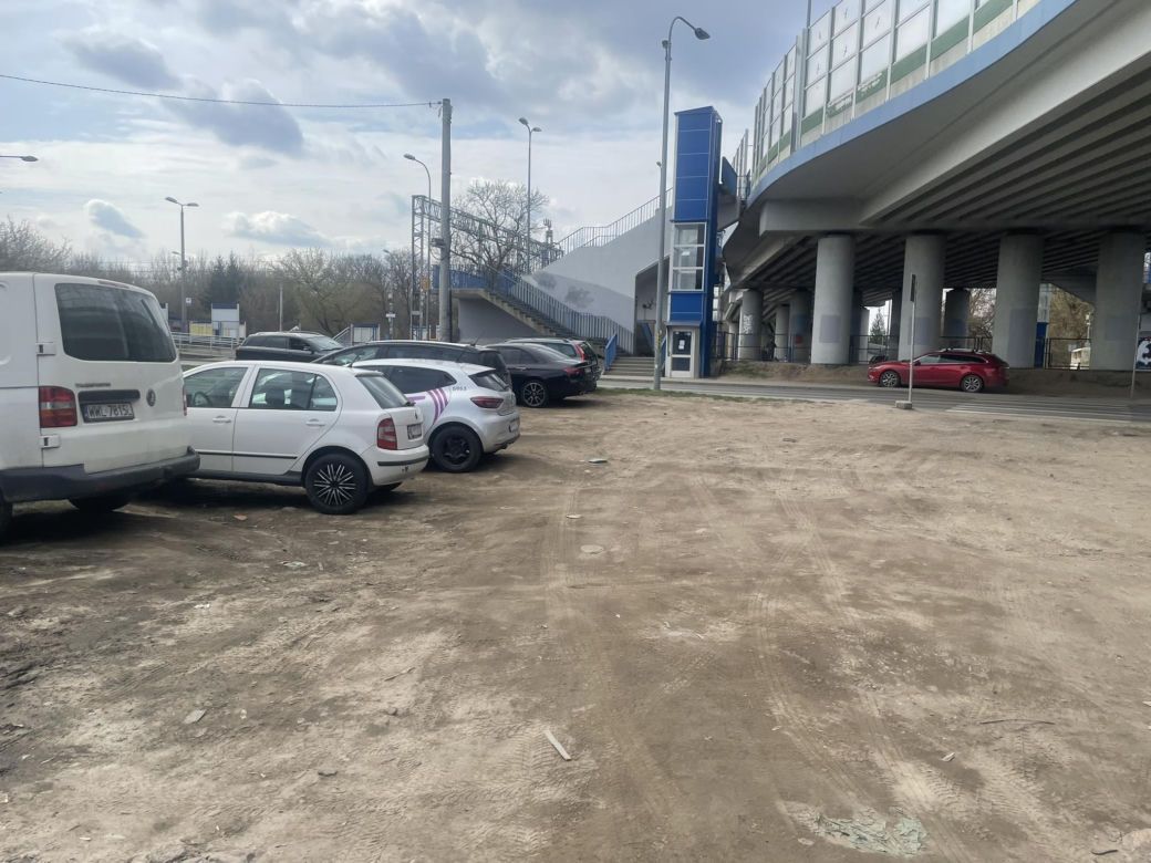 "Park & Gumofilce" - parking na dziko przy stacji PKP Warszawa Płudy (31.03.2025)