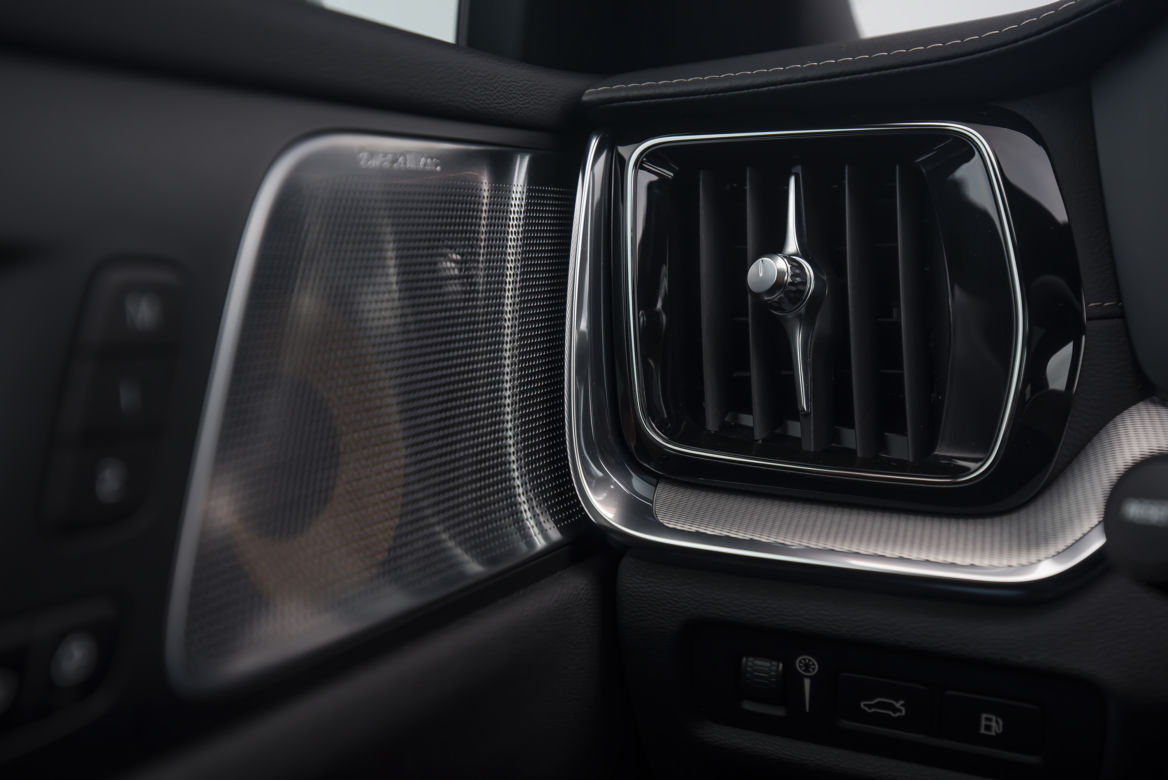 Volvo V60 T8 Twin Engine AWD R-Design AT8