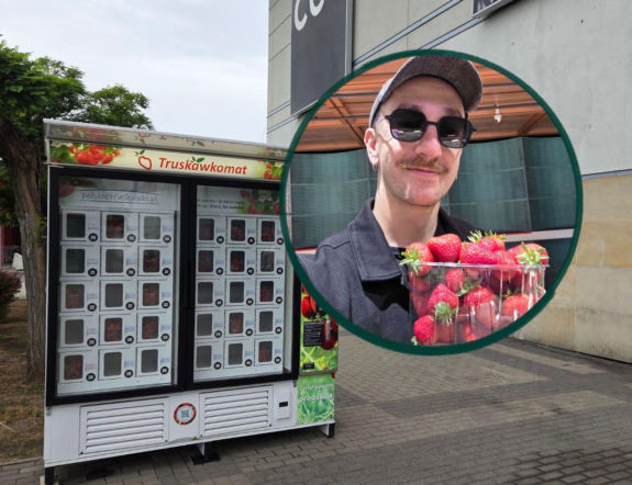 Musisz to zobaczyć! W Warszawie stanął truskawkomat. Owoce prosto z krzaka o każdej porze dnia i nocy!