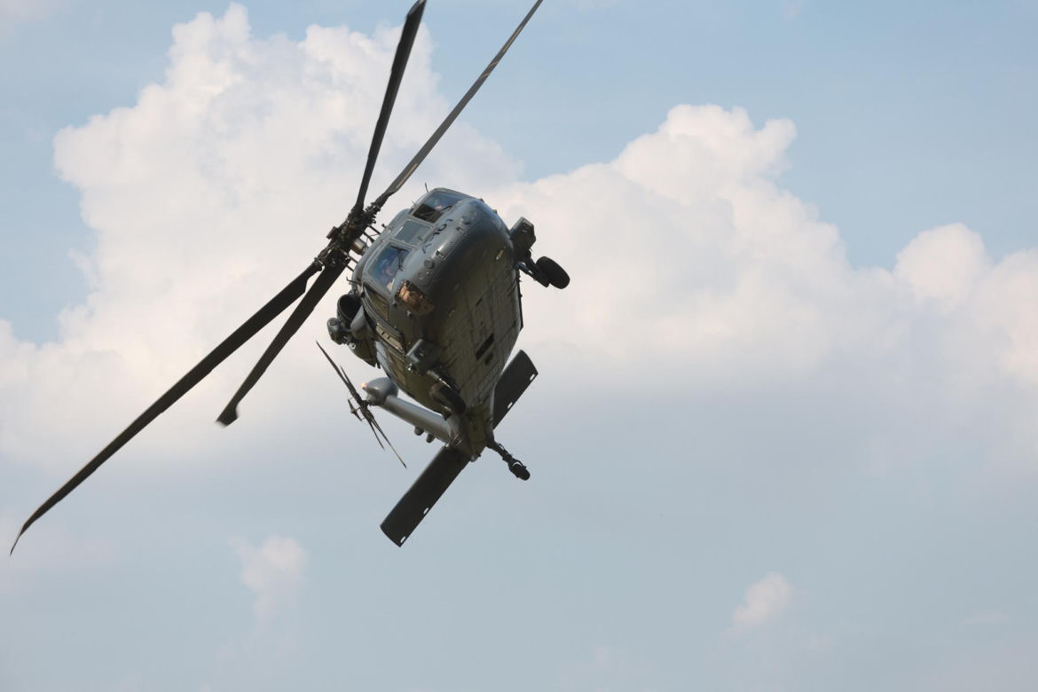 Groza na pikniku wojskowym. Policyjny Black Hawk zahaczył o linię wysokiego napięcia