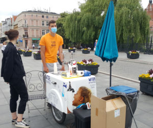 W centrum Bydgoszczy rozdają darmową wodę