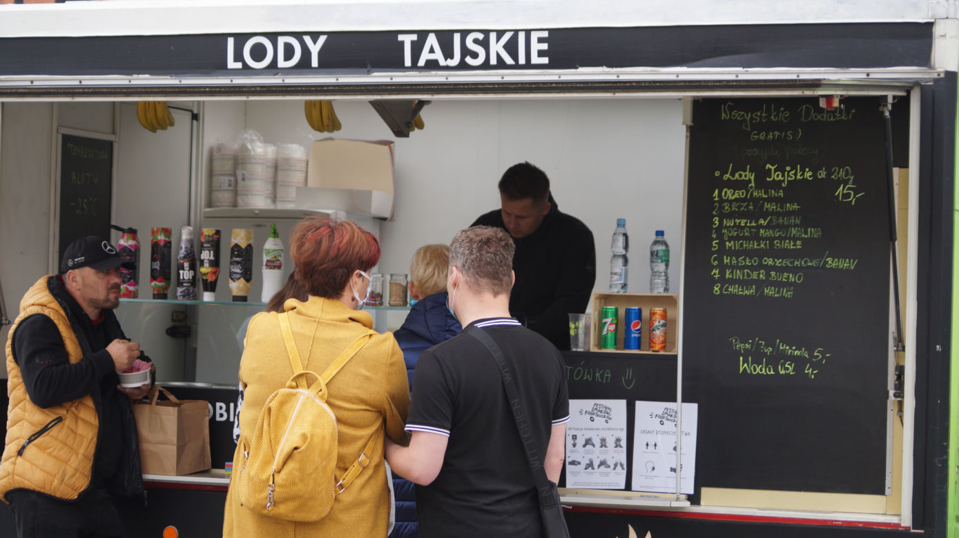 Festiwal Food Trucków 2021. Restauracje na kółkach zaparkowały na Wyspie Młyńskiej