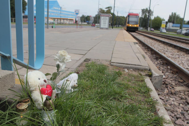 Drzwi przycięły mu nóżkę, tramwaj przeciągnął ciało po torowisku. Finał głośnej sprawy w sądzie w Warszawie