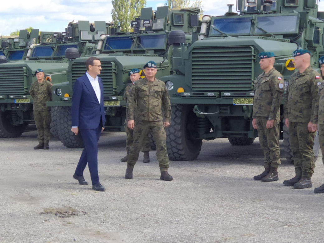Premier Morawiecki w Siedlcach: oficjalne przekazanie 18. Dywizji Zmechanizowanej transporterów Cougar - 05.09.2022