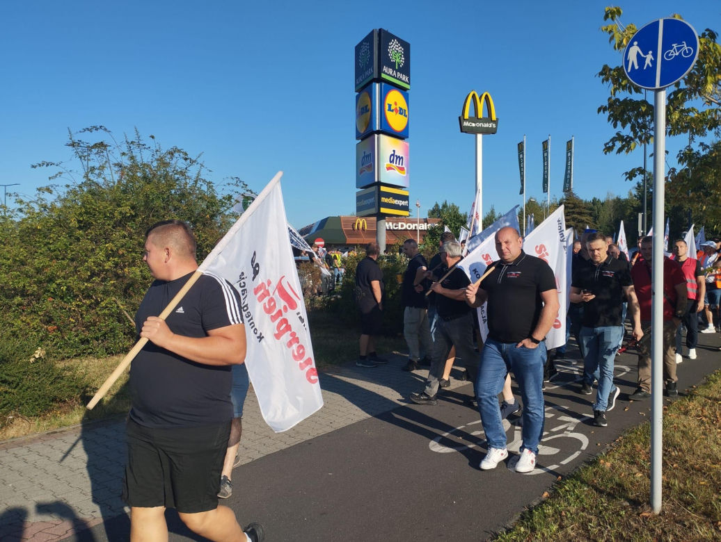 Protest górników w Jastrzębiu-Zdroju. Blokują kluczowe rondo i główne drogi