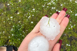 Gradobicie na Mazurach. Kule lodu wielkości pięści niszczyły dachy i samochody!