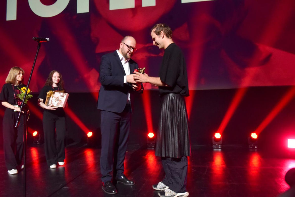 22. MFF Tofifest w Toruniu. Martyna Wojciechowska, Zbigniew Zamachowski, Jerzy Skolimowski i inne gwiazdy na gali zamknięcia