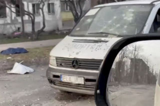Mercedes z rejestracją z Łódzkiego ostrzelany w Mariupolu. Nie żyje kierowca! [FOTO]