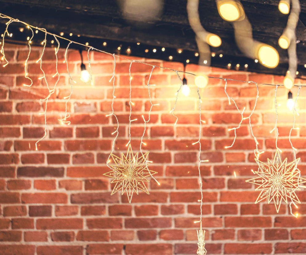 Mandat za światełka na balkonie. W tej sytuacji sąsiad na pewno wezwie policję