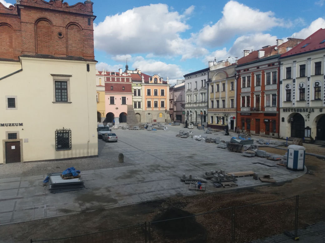 Pracom drogowców sprzyja pogoda