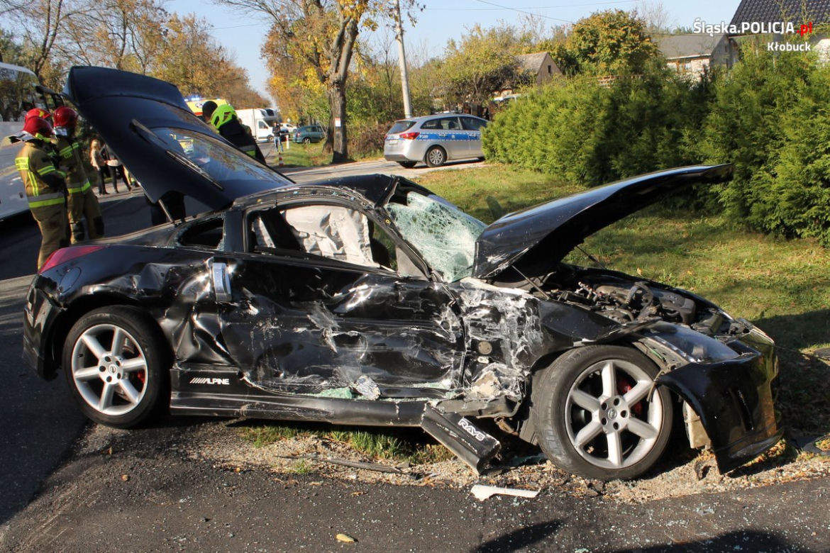 Sportowy Nissan 350Z rozbity w Miedźnie