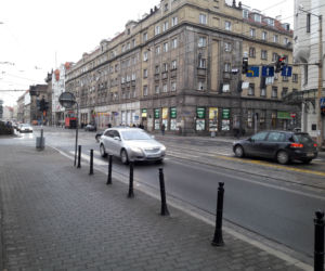 Po zmianie ruchu w centrum Wrocławia kierowcy pchają się prosto pod tramwaje!