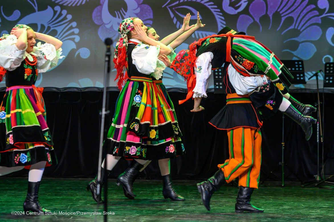 Koncert wielkanocny Zespołu Pieśni i Tańca Świerczkowiacy w Centrum Sztuki Mościce
