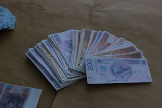 Wyłudził z banku prawie 6000 złotych. Wpadł w ręce policji