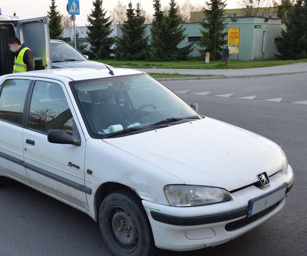 5 lat więzienia grozi mieszkańcowi z okolic Chełma, który przez kilka kilometrów ciągnął za samochodem psa. Zwierzę nie przeżyło.