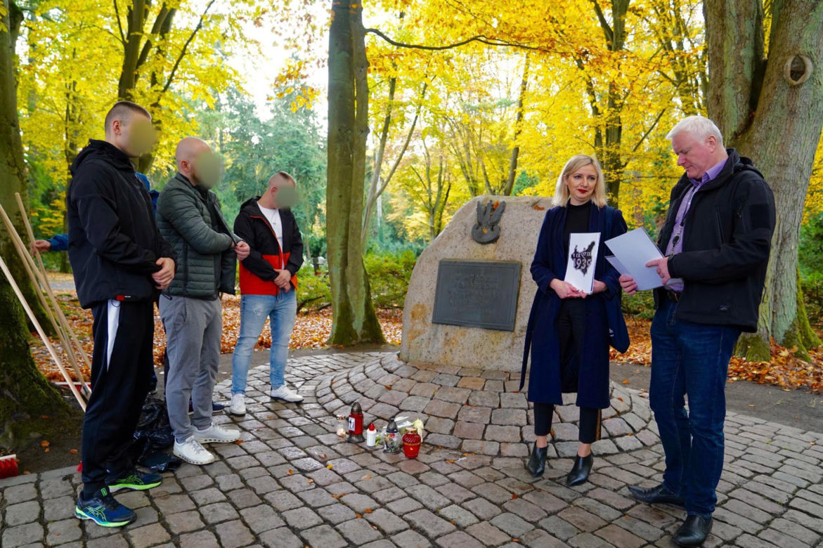 Zamiast nudzić się w celi, sprzątali groby. Więźniowie zadbali o miejsca pamięci