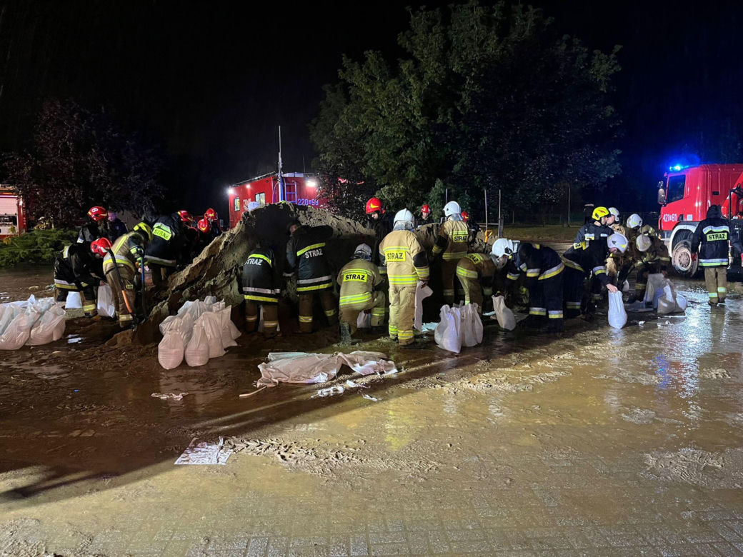 Zagrożenie powodziowe w Polsce. Strażacy interweniowali już 1,3 tys. razy 