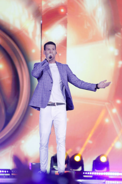 Bayera największym przystojniakiem w discopolo? Fanki wzdychają nad jego zdjęciami