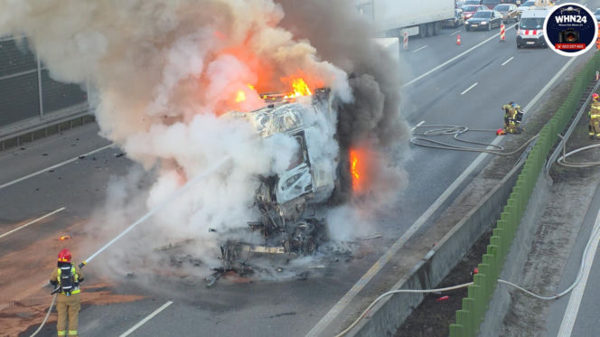 10-kilometrowy korek na A2 pod Warszawą. TIR stanął w płomieniach!