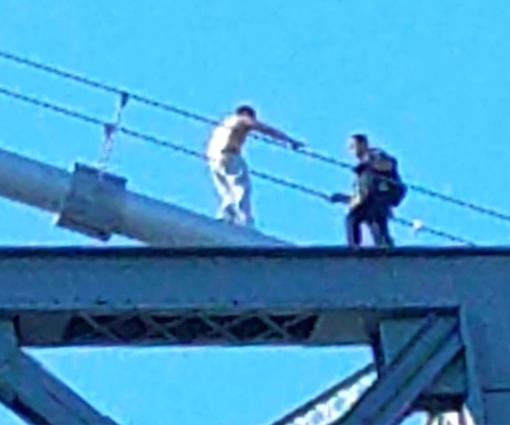 samobójca na Williamsburg Bridge