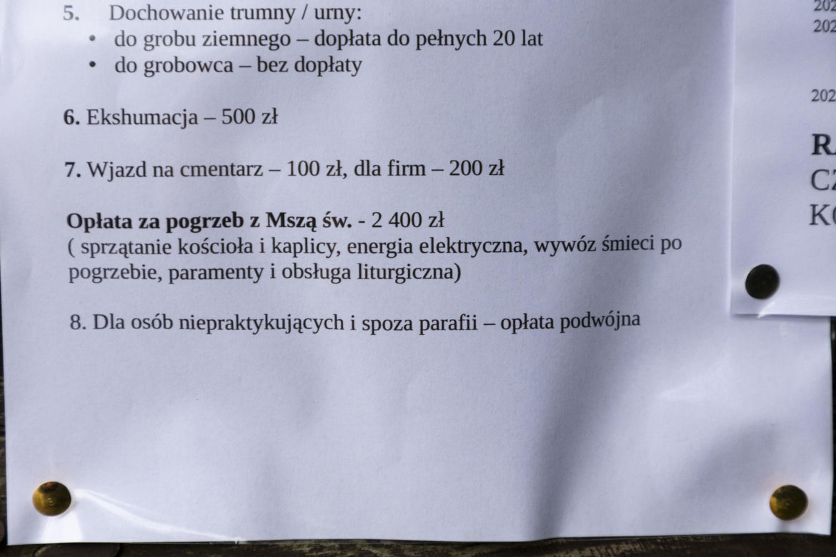„Niepraktykujący” płaci podwójnie. Szokujący cennik na cmentarzu pod Wrocławiem
