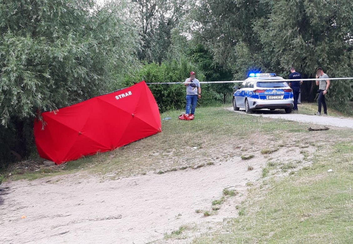 Służby wyłowiły ze stawów Hosera martwego mężczyznę 