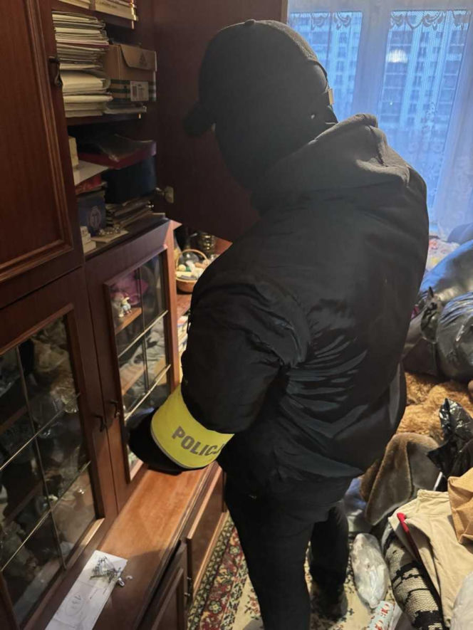 5 osób zatrzymanych w sprawie nielegalnego handlu opioidami i lekami z morfiną