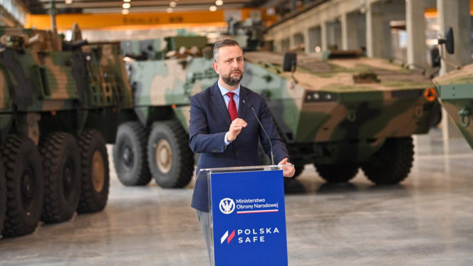 Kluczowe wozy wsparcia dla pancerniaków. Rosomak S.A. z kontraktami na blisko 900 mln zł w ramach SAFE