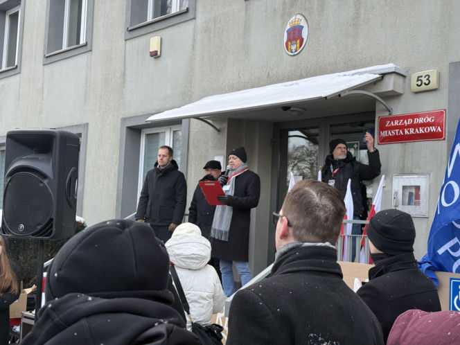 Protest przeciw Stefie Czystego Transportu w Krakowie