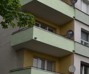 Dziewczynka wypadła z balkonu we Włocławku. Ojciec miał 1,7 promila