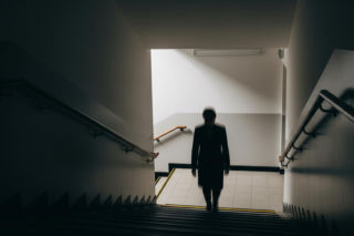 Warszawska policja poszukuje sprawcy. Kim jest mężczyzna ze zdjęcia?