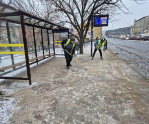 Szklanka na drogach i chodnikach. Bydgoszcz i region sparaliżowane przez marznący deszcz! 