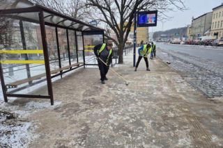 Szklanka na drogach i chodnikach. Bydgoszcz i region sparaliżowane przez marznący deszcz! 