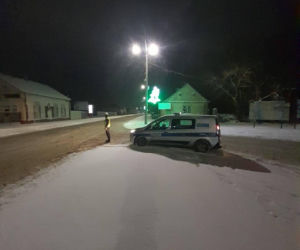 Pijany 37-latek wiózł pijaną parę z maleńkim dzieckiem! „Dziecko z objawami wyziębienia”