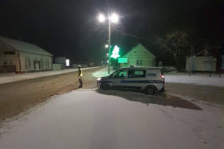 Pijany 37-latek wiózł pijaną parę z maleńkim dzieckiem! „Dziecko z objawami wyziębienia”