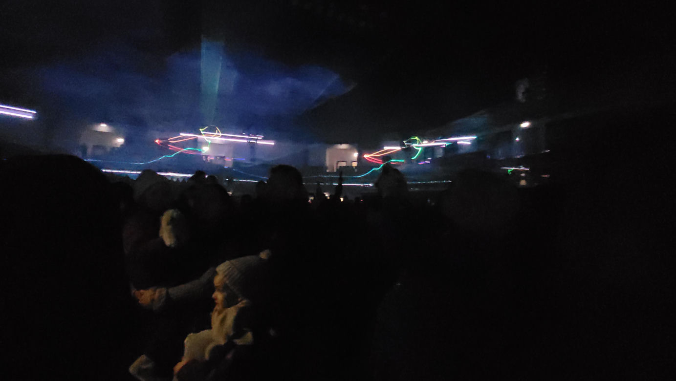 Finał WOŚP w Olsztynie. Pokaz laserowy podczas „Światełka do nieba” zachwycił wszystkich [ZDJĘCIA]