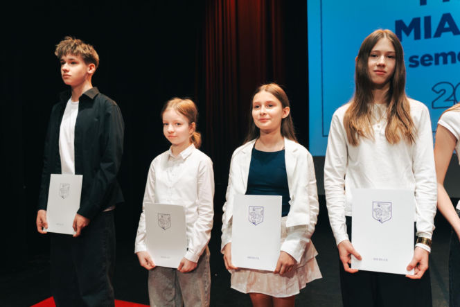 Najzdolniejsi uczniowie odebrali stypendia Prezydenta Miasta Siedlce