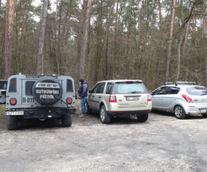 Rutkowski Patrol przeczesuje jezioro i las w Piotrkowie, szukają 32-latka