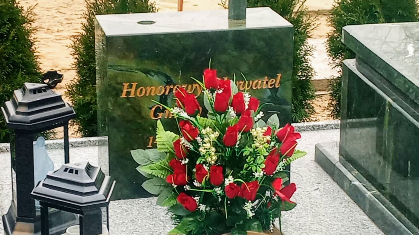 Rok temu zmarł Aleksander Doba. Tak wygląda dziś grób wielkiego podróżnika z Polic